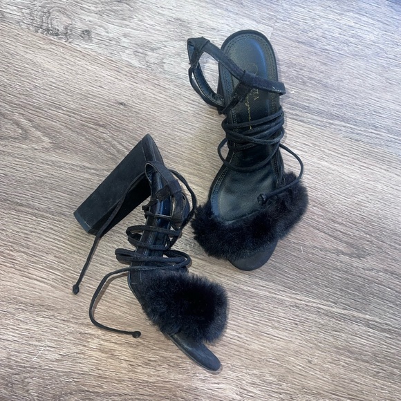 High heal sandals with fur and ties - Picture 3 of 4